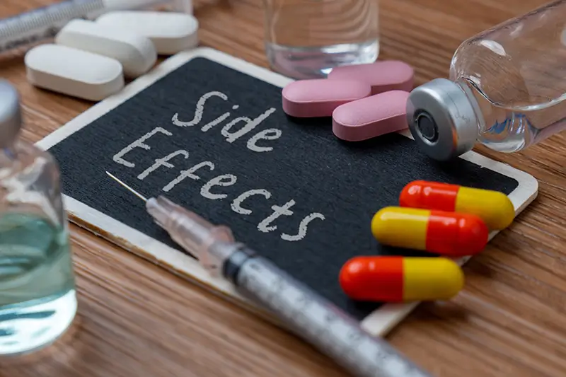 Data Mining Uncovers Unreported Side-Effects of Drugs Web Data Mining Uncovers Unreported Side-Effects of Drugs